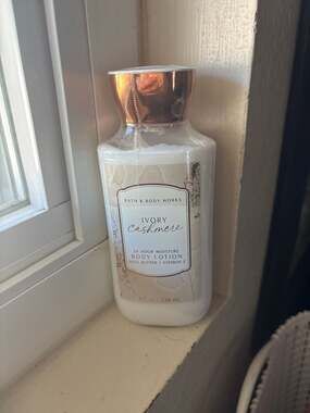 Bath & Body Works Ivory Cashmere 24 Hour Moisture Body Lotion 8 fl oz